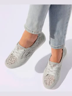 Baskets chaussures de loisirs tendance avec dentelle pour un look personnalisé