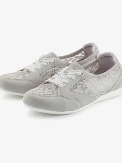 Baskets chaussures de loisirs tendance avec dentelle pour un look personnalisé
