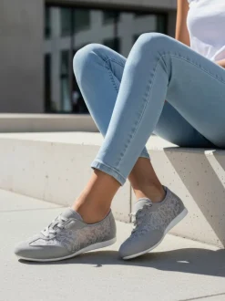 Baskets détails en dentelle tendance et élégants