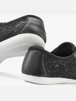 Baskets détails en dentelle tendance et élégants