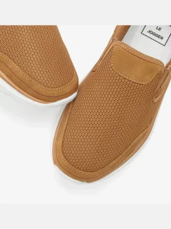 Baskets sneakers basiques confortables à enfiler avec talon légèrement rembourré pour un confort optimal
