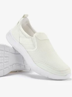 Baskets sneakers basiques confortables à enfiler avec talon légèrement rembourré pour un confort optimal