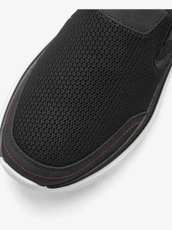 Baskets sneakers basiques confortables à enfiler avec talon légèrement rembourré pour un confort optimal