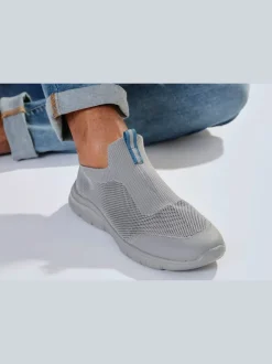 Baskets sneakers légères à enfiler grâce aux matières élastiques pour un confort absolu