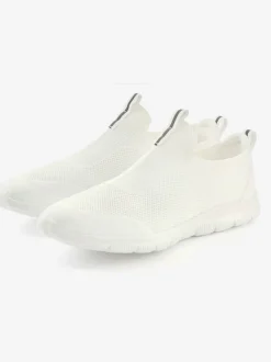 Baskets sneakers légères à enfiler grâce aux matières élastiques pour un confort absolu