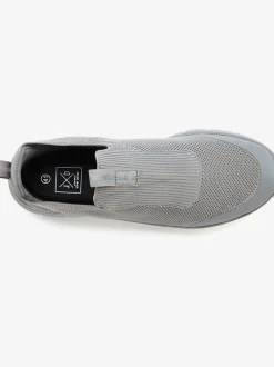 Baskets sneakers légères à enfiler grâce aux matières élastiques pour un confort absolu