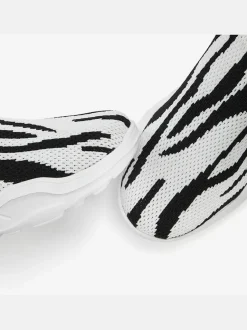 Baskets sneakers qui épousent parfaitement le pied grâce à la matière textile douce très confortable