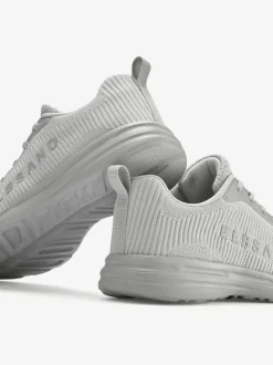 Baskets sneakers sportives et légères à enfiler, très confortables grâce au talon légèrement rembourré