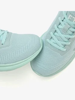 Baskets sneakers sportives et légères à enfiler, très confortables grâce au talon légèrement rembourré
