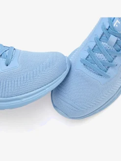 Baskets sneakers sportives et légères à enfiler, très confortables grâce au talon légèrement rembourré