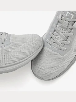 Baskets sneakers sportives et légères à enfiler, très confortables grâce au talon légèrement rembourré