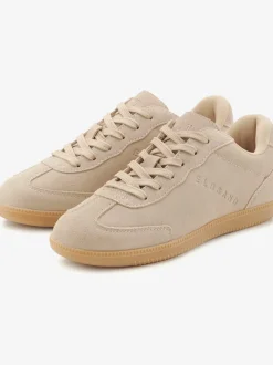 Baskets sneakers tendance en cuir velours de qualité, très confortables grâce au talon légèrement rembourré