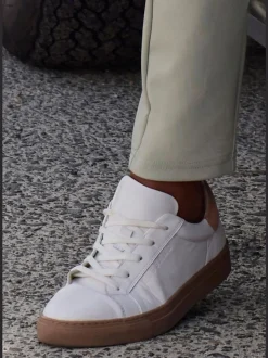 Baskets sneakers tendance en cuir de qualité pour plus de confort