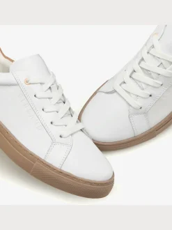 Baskets sneakers tendance en cuir de qualité pour plus de confort