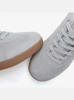 Baskets sneakers tendance en cuir velours de qualité