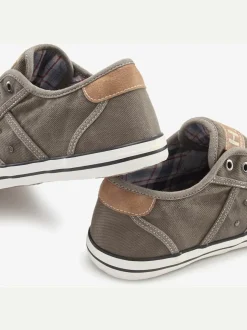 Baskets sneakers tendance à l'aspect usé discret