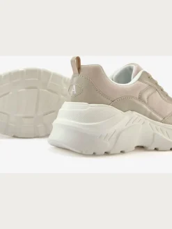 Baskets talon légèrement compensé au style chunky tendance