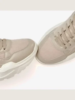 Baskets talon légèrement compensé au style chunky tendance