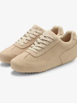 Baskets trotteurs tendance avec semelle légère et imitation daim élégante