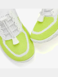 Baskets très agréables à porter grâce à la semelle flexible et ultra-légère, qui vous donne l'impression de marcher pieds nus
