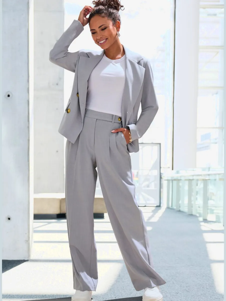 Blazer court à col à revers avec manches longues et poches