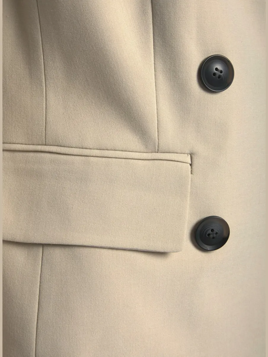 Blazer court à col à revers avec manches longues et poches
