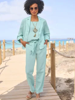 Blazer court en lin à col à revers retroussé