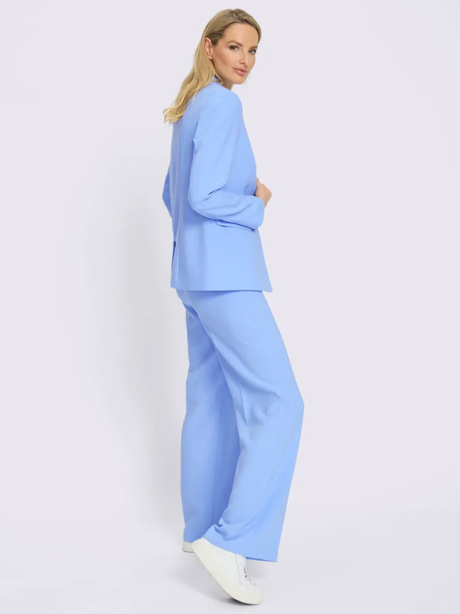 Blazers à col à revers et pantalons à jambes larges