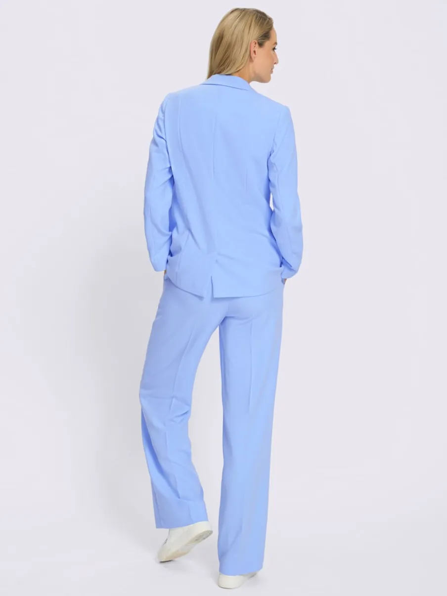 Blazers à col à revers et pantalons à jambes larges