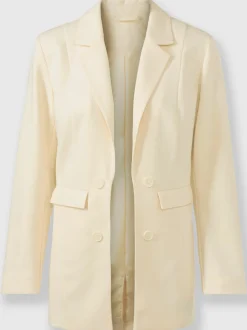 Blazers ouverts avec poches et col à revers.