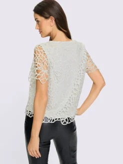 Blouse en dentelle avec col rond et manches courtes