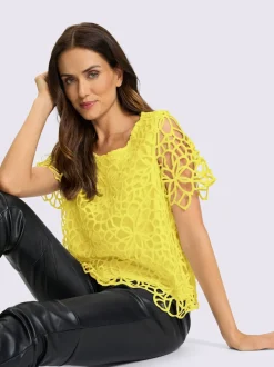 Blouse en dentelle avec col rond et manches courtes