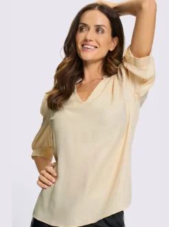 Blouse féminine à manches bouffantes et col montant