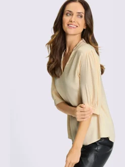 Blouse féminine à manches bouffantes et col montant