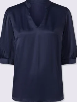 Blouse féminine à manches bouffantes et col montant