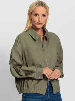 Blousons style sportif avec poches et col chemise