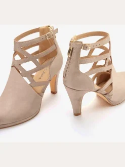Bottines d'automne avec petites découpes tendance