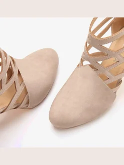 Bottines d'automne avec petites découpes tendance