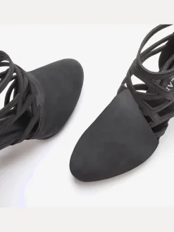 Bottines d'automne avec petites découpes tendance