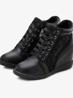 Bottines sneakers élégantes avec empiècement en dentelle tendance, idéales comme chaussures de mariée