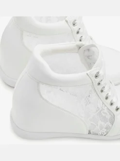 Bottines sneakers élégantes avec empiècement en dentelle tendance, idéales comme chaussures de mariée