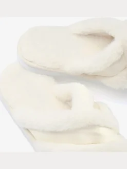 Chaussons bande croisée raffinée