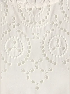 Chemisier avec broderie et volants à l'encolure manches bouffantes