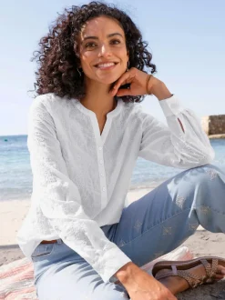 Chemisier en coton à encolure V et manches retroussables avec motif brodé
