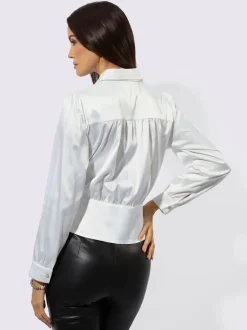 Chemisier en satin avec col chemise et boutons fantaisie