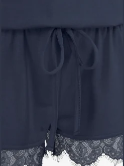 Combinaison avec dentelle