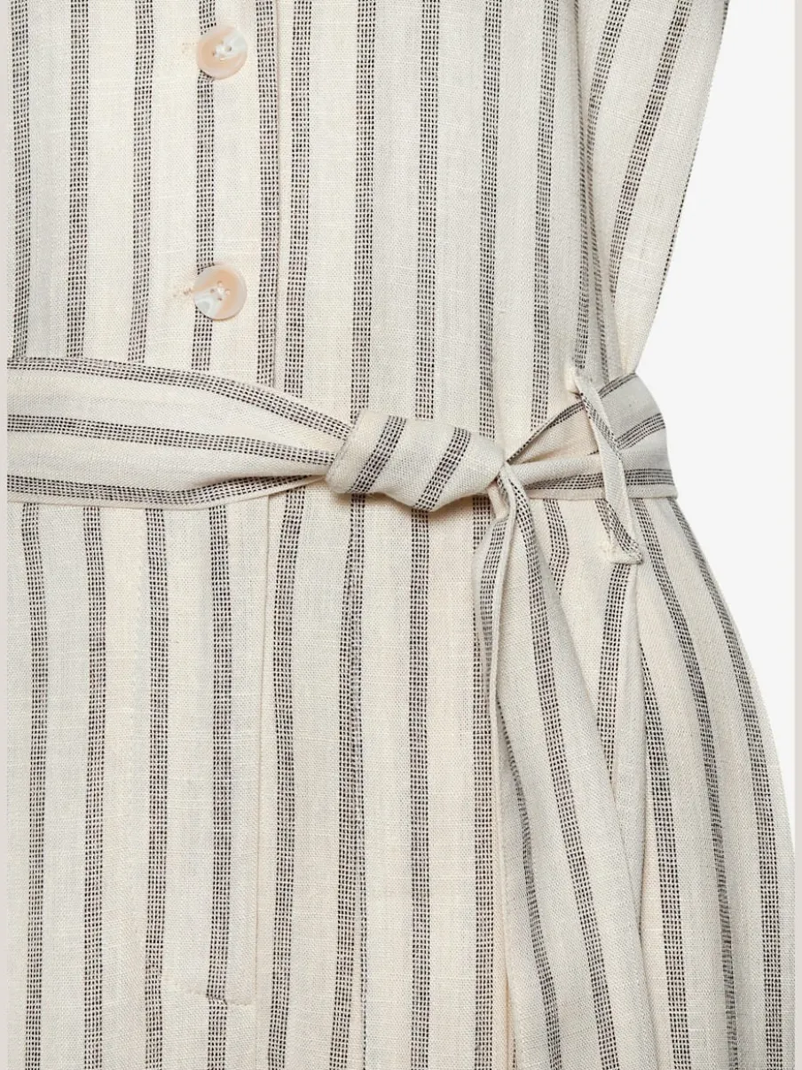 Combinaison courte avec patte de boutonnage et ceinture à nouer