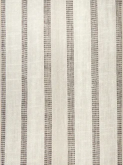 Combinaison courte avec patte de boutonnage et ceinture à nouer