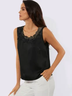 Débardeur en satin avec encolure en dentelle raffinée.