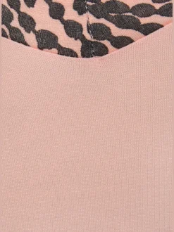 Déshabillé court avec bordure contrastée à motifs sur l'encolure en v